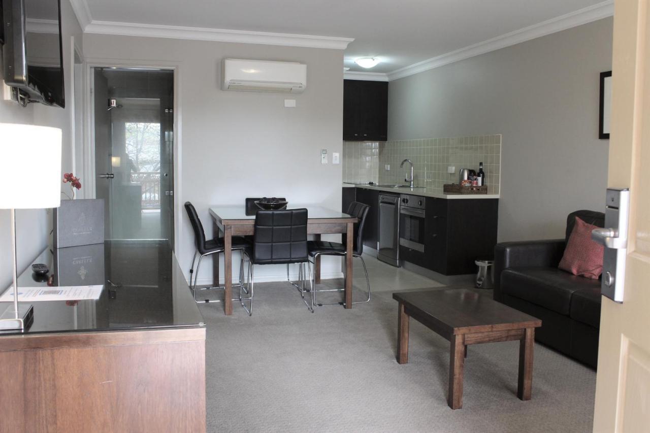 คาร์ไลล์ สวีต แอนด์ อพาร์ตเมนท์ Aparthotel วักกาวักกา ภายนอก รูปภาพ