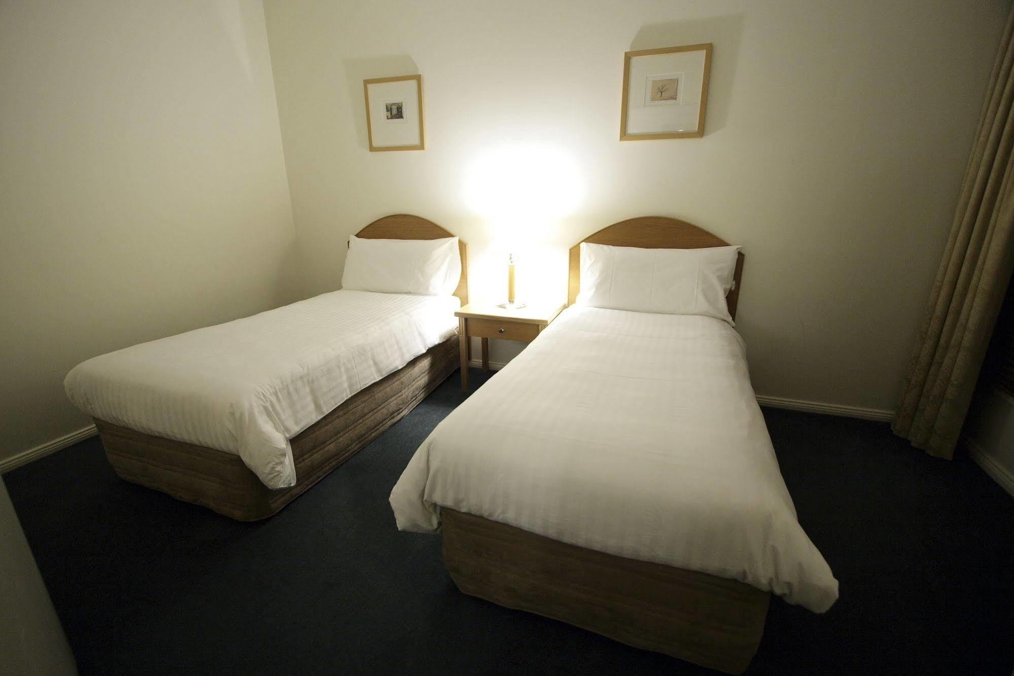 คาร์ไลล์ สวีต แอนด์ อพาร์ตเมนท์ Aparthotel วักกาวักกา ภายนอก รูปภาพ